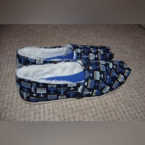Toms Navy Menorahs Glow In The Dark Shoes. Size 9.5. NWT.